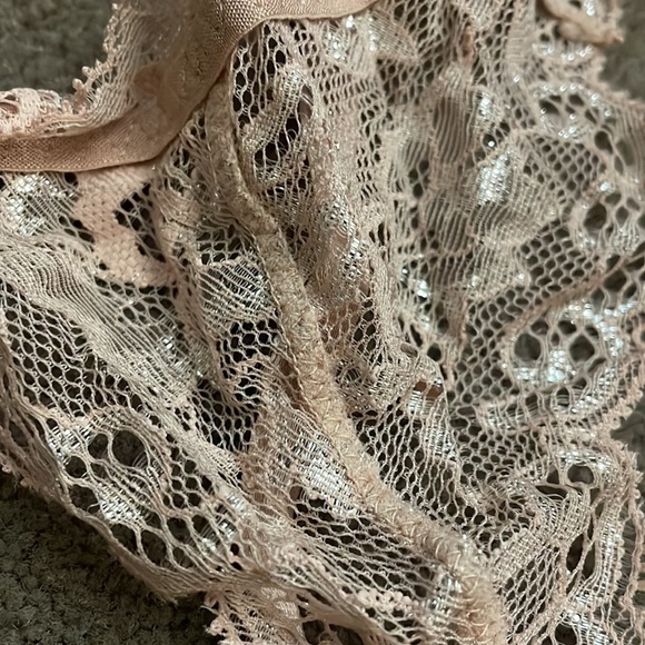 Victoria’s Secret champagne garter belt - Picture 2 of 2